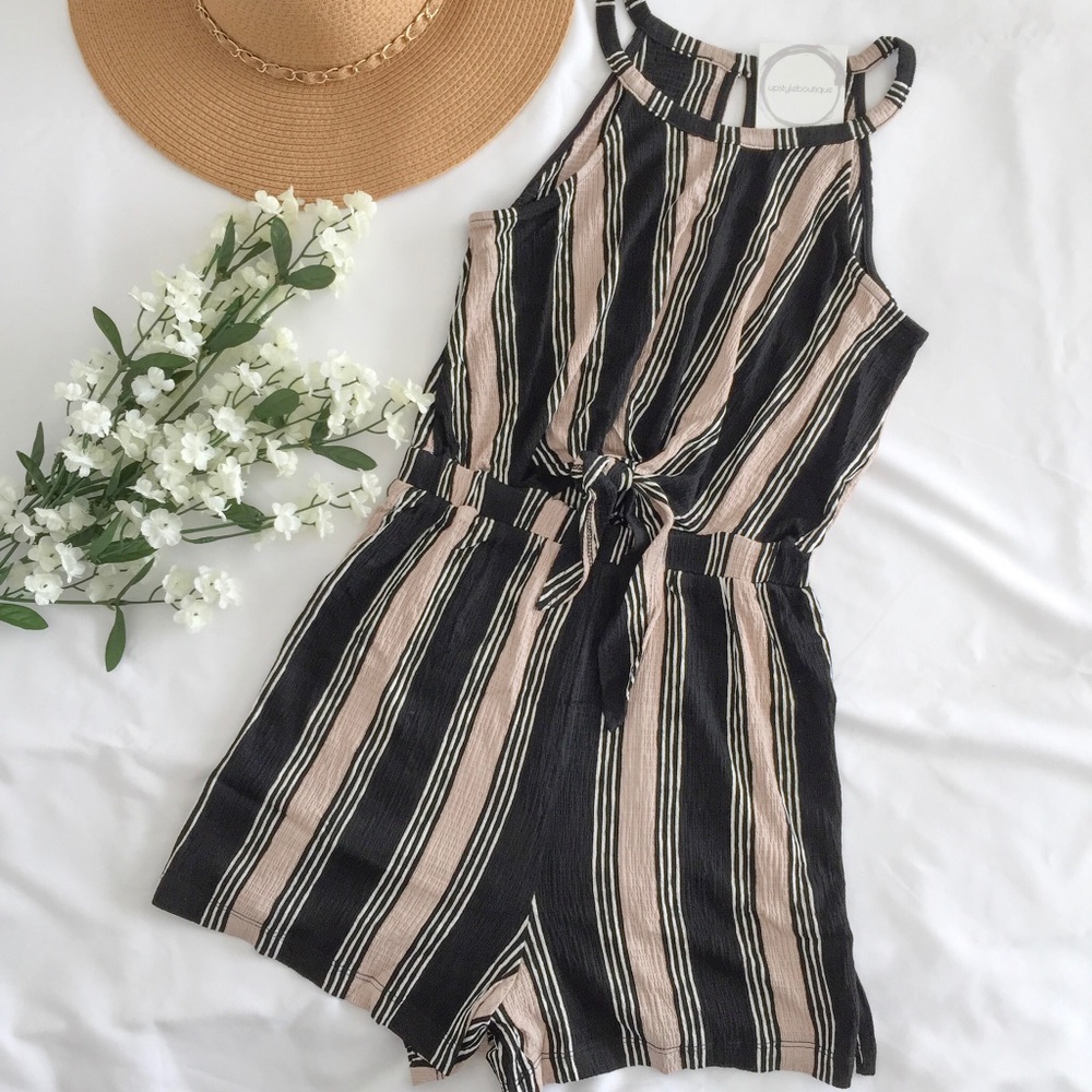 ❗️One Left❗️NWT Black Halter Romper - Picture 3 of 5